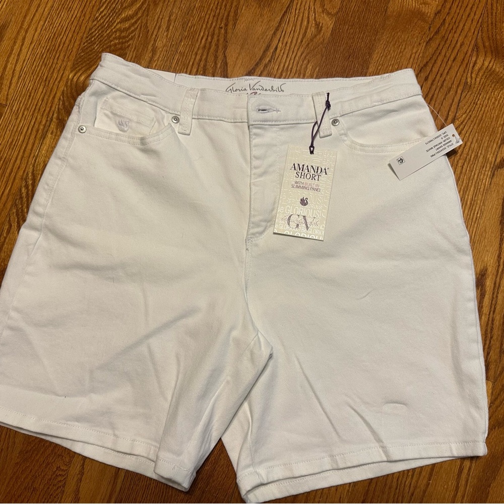 Women’s new Amanda  Shorts size 6.